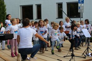 Der Kinderchor Stimmakrobaten beim Auftritt am Tag der offen Tür am Kinderzentrum Maulbronn 2